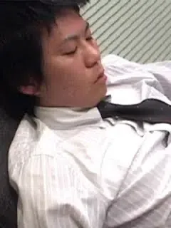 オフィスで休憩中に/Man take a break in office