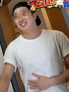 八重歯の可愛いスベ肌/Cute teeth boy
