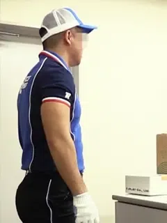 配達員/Courier
