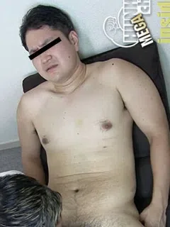 丸顔で体形ムッチリの青年/Plump Body Guy