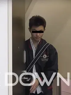テニスをしているスジ筋男子/Tennis Guy