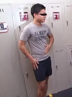 ジムのロッカールーム/Man in Gym Locker Room