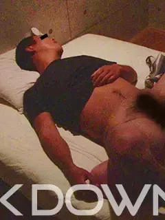爆睡中のノンケ/Sleeping Straight