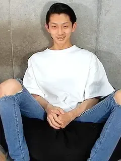 ヤンキー風のスリ筋青年/Young Twink