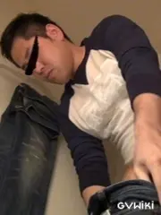 試着室/Fitting Room Guy