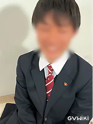 童顔陰キャ学生/Gloomy Student