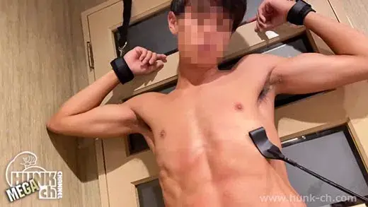 【Ydoor】両手を拘束されて色々な玩具等で弄ばれてしまう大人気高身長スリ筋細マッチョイケメン大学生!!見事な6パックや感じすぎてる姿がエロすぎます!-2