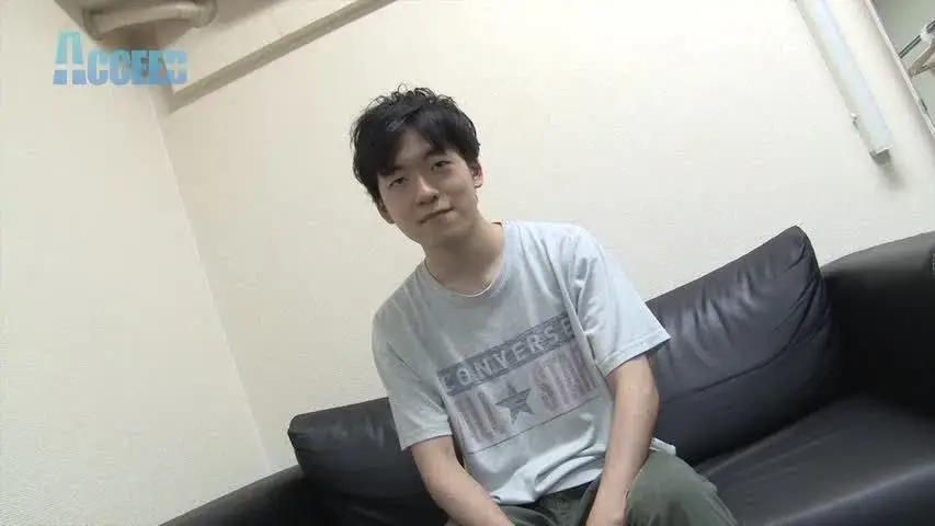 毎日2回はオナニーする、二次元系を愛する少年【しゅうじ】君!お気に入りの同人モノを見ながらオナニー-2