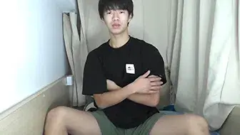 【素人投稿】寮で同部屋の人にバレないようにアナル晒しのド変態オナニー-2