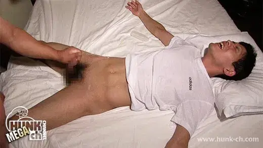 硬魔羅バキの密室ハメ撮りREAL FUCK!!173/62/23の普段は女の子ともしてるバイくんが、バキの生魔羅で感じまくりのTシャツファック!!【生掘り】-6