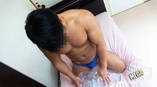 雄マラ抜き差し丸見え!!!訳あって顔出しNGのアメフトで鍛え上げた肉厚超バルクマッチョな雄吾(ゆうご)くん21歳!!透明ダッチ相手に本気のデカマラ勃起で超エロファック!!!【目モザあり】-2