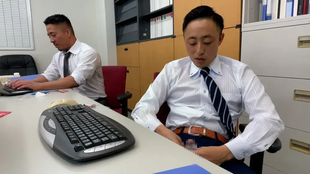アダルト商品の開発部署で新商品を試すことに、、、男性社員2人によるエロエロ試行が始まる。-3