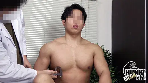 イケてるノンケの身体を隅々まで検査!!カルテNo.028兼斗(けんと)21歳!!上反りデカマラでゴリゴリバルキーアメフトマッチョな肉体、初アナルにバイブを突っ込まれた兼斗くんの診断結果は?!!【目モザあり】-3
