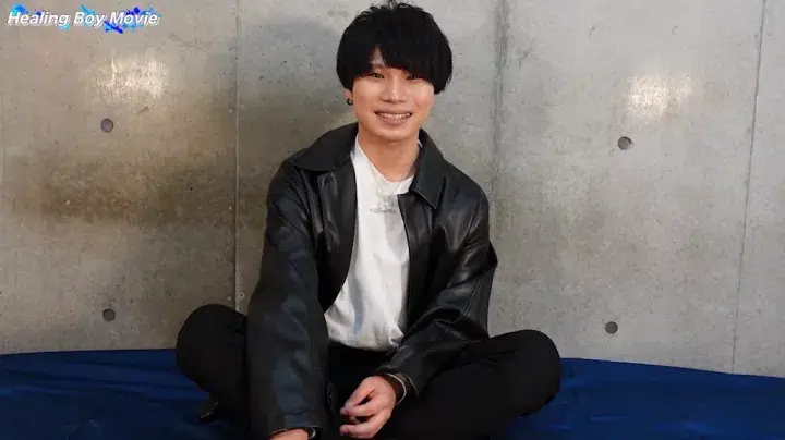 【初デビュー】かわいい顔した巨根の18歳が競パン焼けを見せつけながらエロくシコって射精!-2