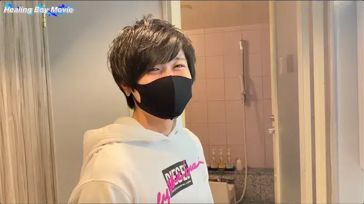 完全密室!ミスターコンテスト上位入賞RUKIAがスマホ片手に生でハメ撮りSEX!カラオケで歌声も披露!-2