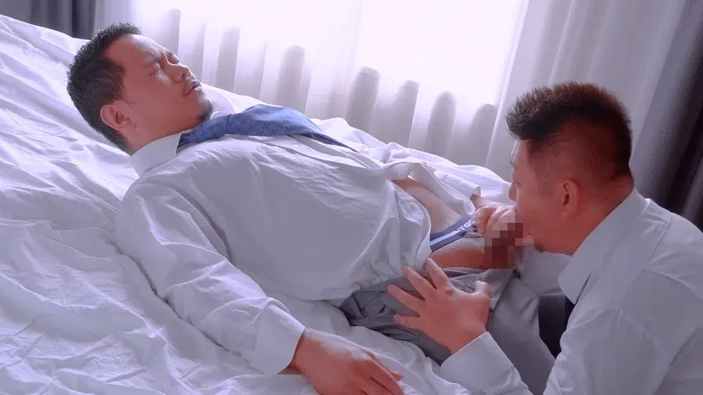GOGO BOY RafaeLと生交尾でスッキリ!朝の出社前に性欲は我慢できず...-2