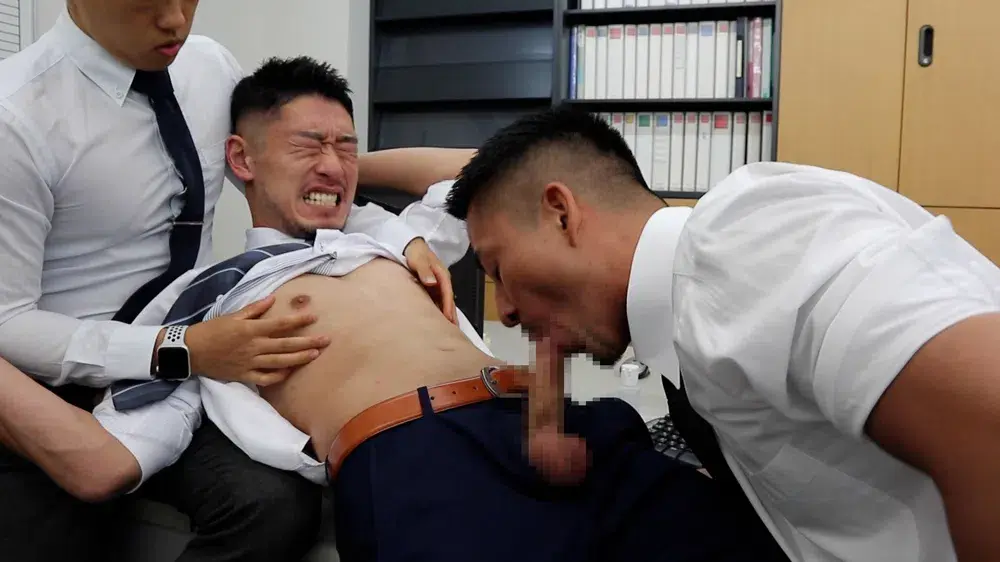 ど変態スーツリーマンがオフィスで生掘り交尾へ!!靴下大好き部下が上司の性処理道具へと使われる。-3