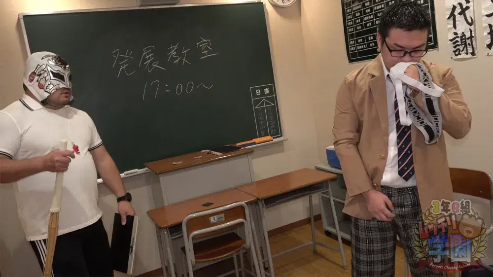 3年B組ムッチリ学園。放課後の発展教室で淫乱ぽちゃ生徒が覆面熊先生に性処理懇願『先生...僕のお尻いじめてください。』-2