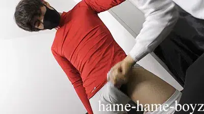 【個人撮影】部活帰りの巨根イケメンサッカー部 (21歳)バレンタインはモテまくり!?手コキで超大量射精!-3