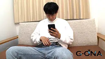 純朴な高身長学生がAV見ながらソファにザーメンをぶっかける!-2