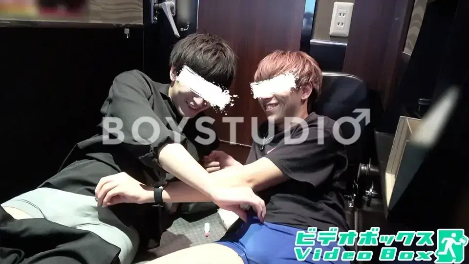 初登場!!イケメン2人がBOYからデビュー!!仲良くボックスで欲望を吐き出す!!-1