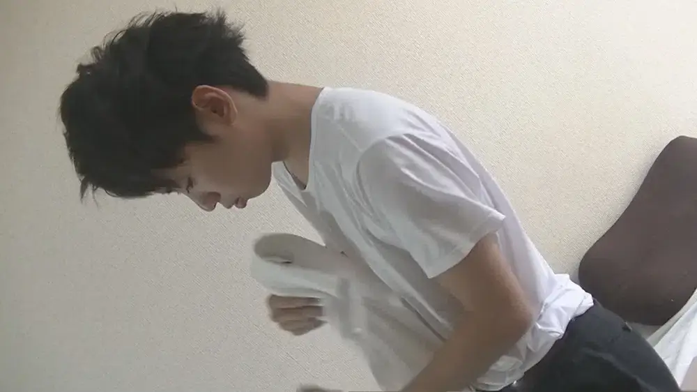就活途中に街頭ナンパ♪ちょっかい出したくなる雰囲気の愛らしいピチピチ大学生ノンケが男に抜かれて昇天射精↑↑-1