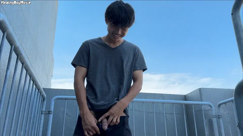 水泳部の童貞大学生が男に攻められ2連続射精!小麦色に焼けた奇麗な体は必見!-2