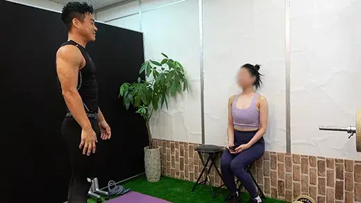S級アメフトマッチョのグッドルッキングガイ勇心(ゆうしん)くん23歳が、パーソナルストレッチ中に興奮してお客さんとSEXした体験を再現。鍛え上げた腹筋プリケツを激しくピストンして精子を放出!!-3