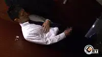 リーマンをト◯レに誘いマラ拝見!-8