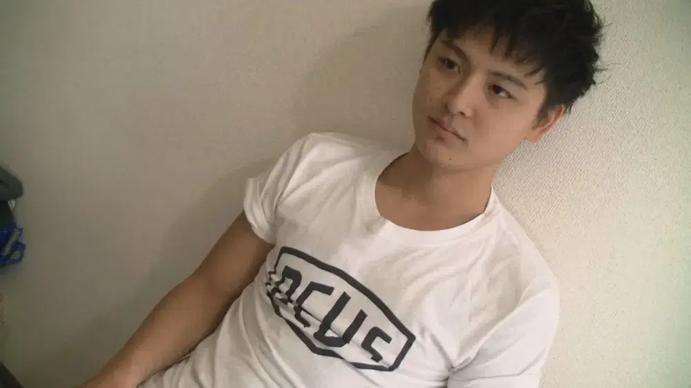今作限定☆街頭ナンパの19才カッコカワイケメン大学生ノンケが人生一度の男抜きの快感に激飛沫射精!-2