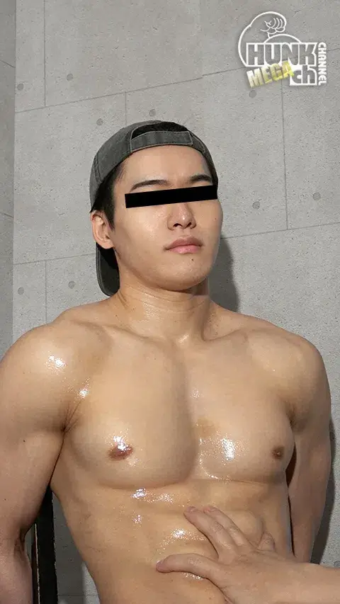 初登場の盛り上がった胸筋に引き締まったウエストがエロい色白美肌マッチョの男前、夕(ゆう)くん23歳!!乳首もチンコも感度抜群、電マにガーゼに責められて雄汁発射!!【男責めver.】-2
