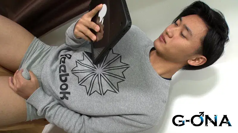 20歳デコ出しイケメン大学生のザーメンをGLORYHOLEで搾り取り!-3