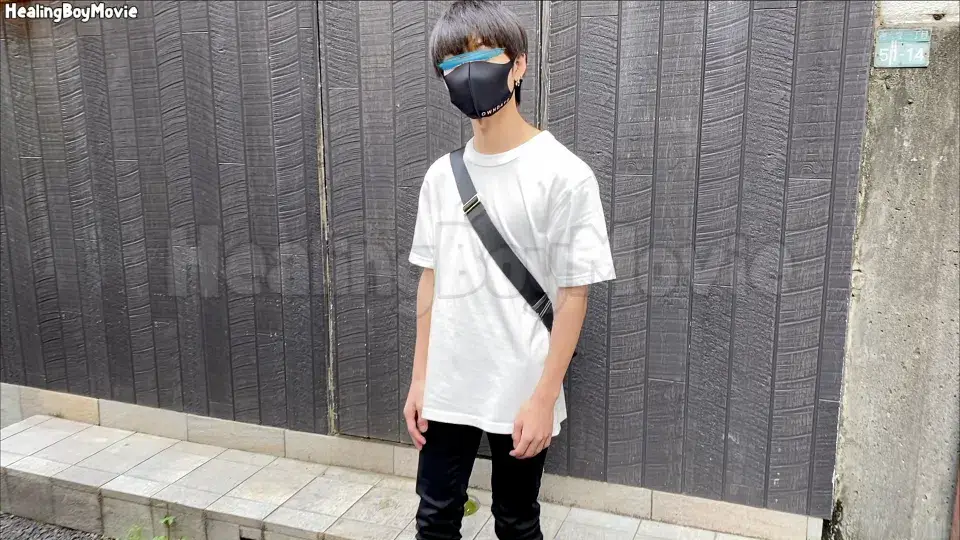 【初撮り】19歳大学一年生のS級ボーイを自宅に招き全裸に!スリ筋しならせ射精する!【レオ】-3
