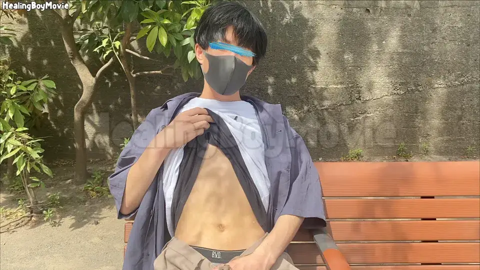感度抜群ビンビン君が本番解禁!照れながらもそそり起つチンコを突刺し腰を振る!-1