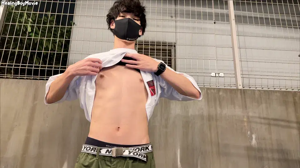 高身長21歳のサッカー部と交渉成立!男の手に誘われカメラの前で精子を大放出!-2