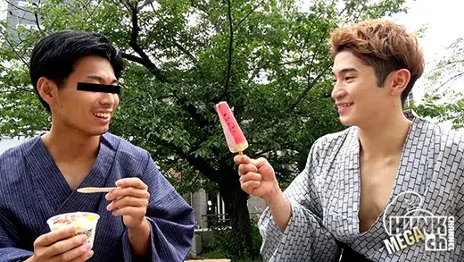 浴衣祭り2023!!デカマラ爽やかサッカーイケメン真宙(まひろ)くん22歳と爽やかかわいいゴツ筋学生タイチくん20歳が浴衣デート!!乱れた浴衣でデカマラを美白プリケツにぶっ込み掘りまくる!!-2