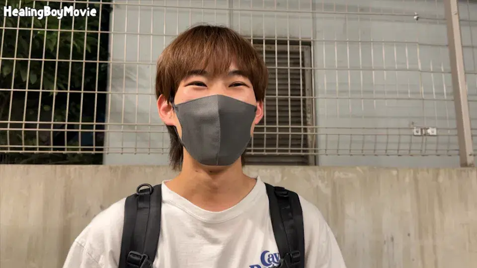 【初ドリ】かわいい顔して腹筋バキバキの18歳!男の口と手で攻められ顔を赤らめミルクをドビュ!-2
