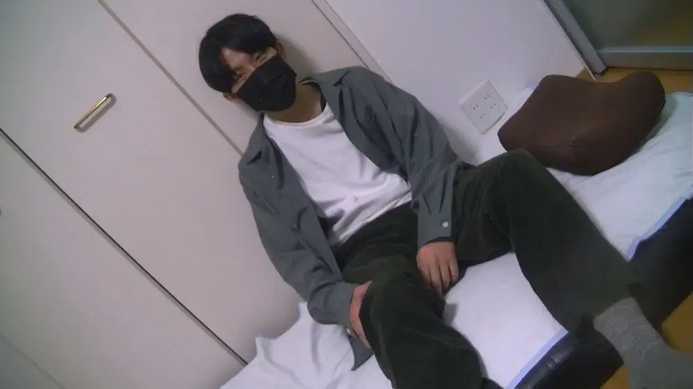 超巨根↑18才童貞美少年が変態メンズマッサージの快感に声をあげて精子を噴き上げる!!-1