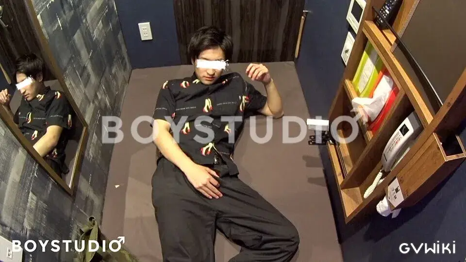 イケメン男子がボックスで快感射精!-2