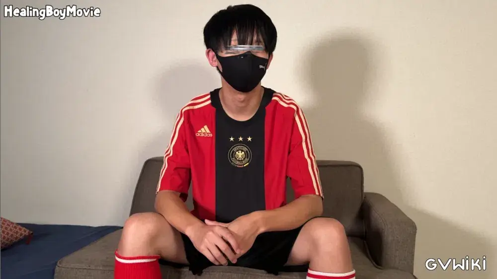 【初ドリ】18歳の今風イケメンが男の手と口を借りながらシコって最後は精液を大量放出!-2