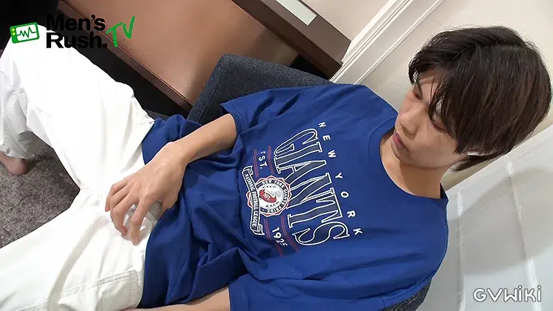 お尻の穴も見て!笑顔が可愛い細身男子がパイパンチ〇コをシコシコ!-2