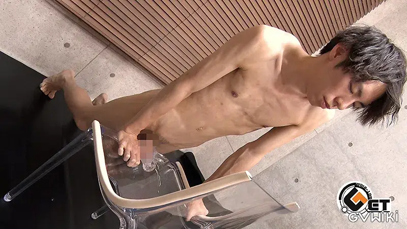 初登場の小柄なスリ筋くんがオナホを使ったオナニーに挑戦!-7
