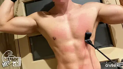 両手拘束して超S級筋肉ムキムキ爽やかイケメンマッチョを鞭で叩いたり色々責めちゃった!!-2