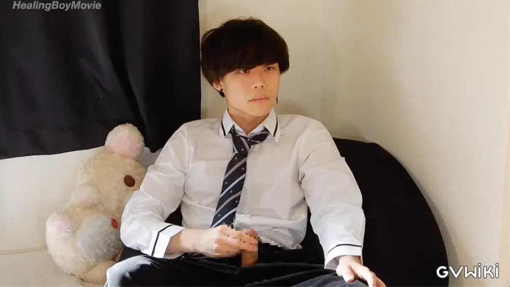 18歳イケメン男子のコスプレ3連発♪ブレザー→学ラン→競パンで大量射精!飛距離注目♪-3