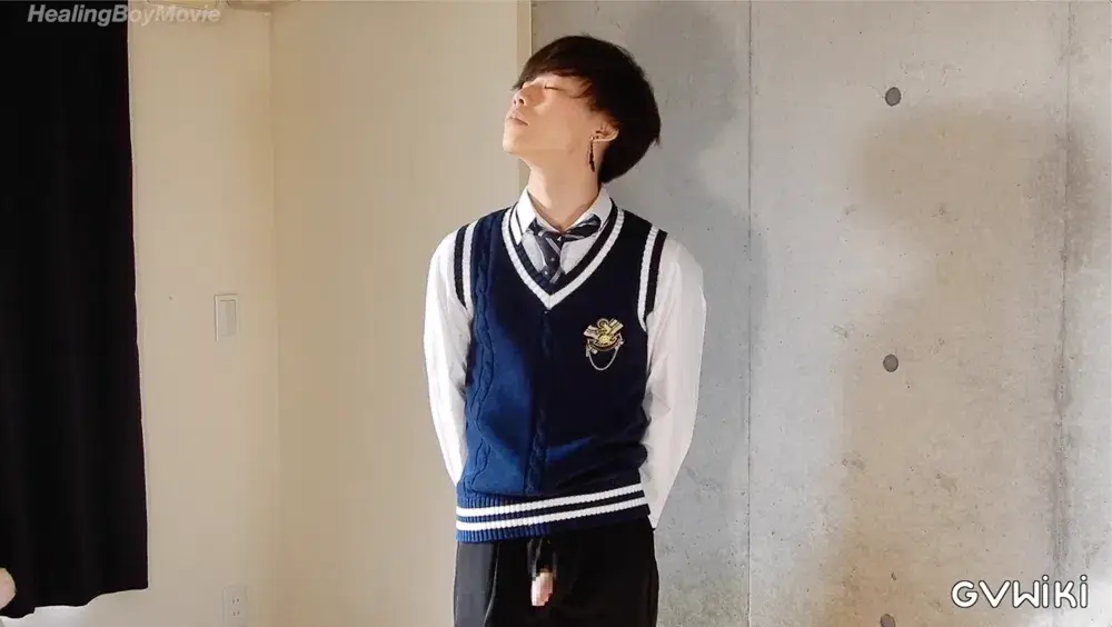 18歳イケメン男子のコスプレ3連発♪ブレザー→学ラン→競パンで大量射精!飛距離注目♪-2