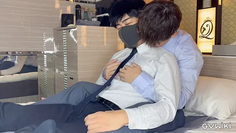 イケメンスーツリーマンとスーツ着衣セックス-1