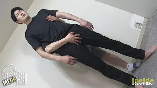 駆け出しAV男優「タイシ」がゴーグルマンによってイかされる!?-2