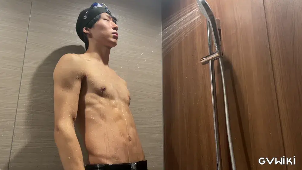 22歳 ノンケ筋肉イケメン ぴちぴち競泳パンツ姿で登場-3