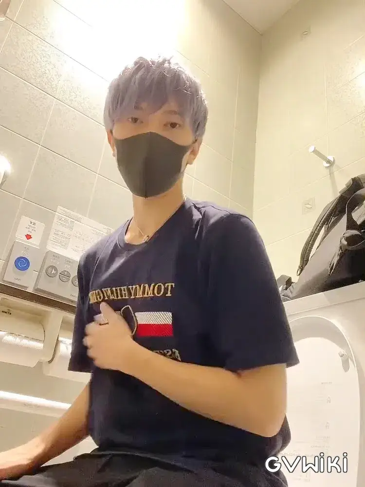 美容室帰りにトイレで全裸オナニー-2