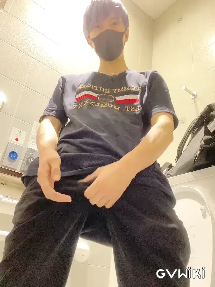 美容室帰りにトイレで全裸オナニー-3